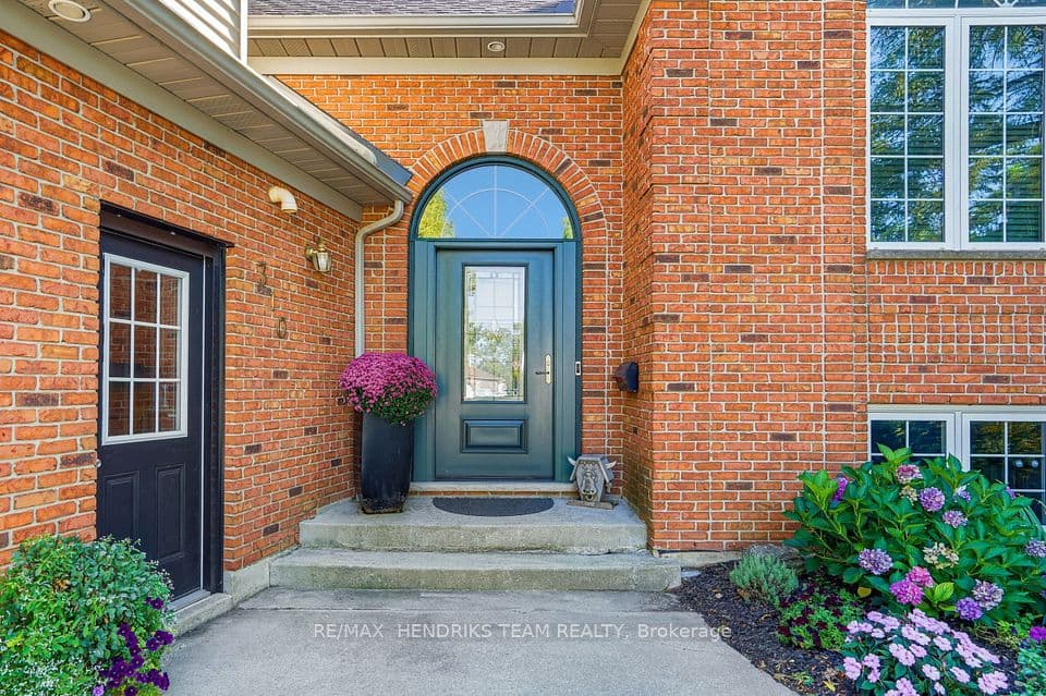 310 Aqueduct Street, Welland, ON L3C 1E1 – photo 3
