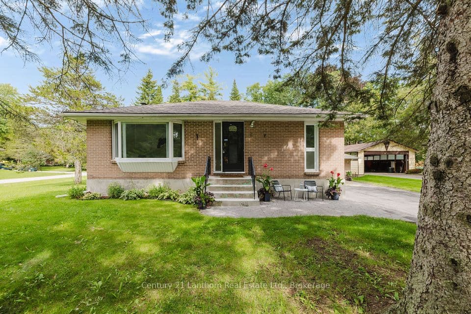 23 Wood Street, Quinte West, ON K8V 5P6 – photo 3