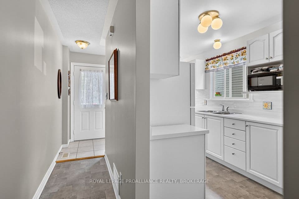 733 Shires Way, Kingston, ON K7M 8X9 – photo 3
