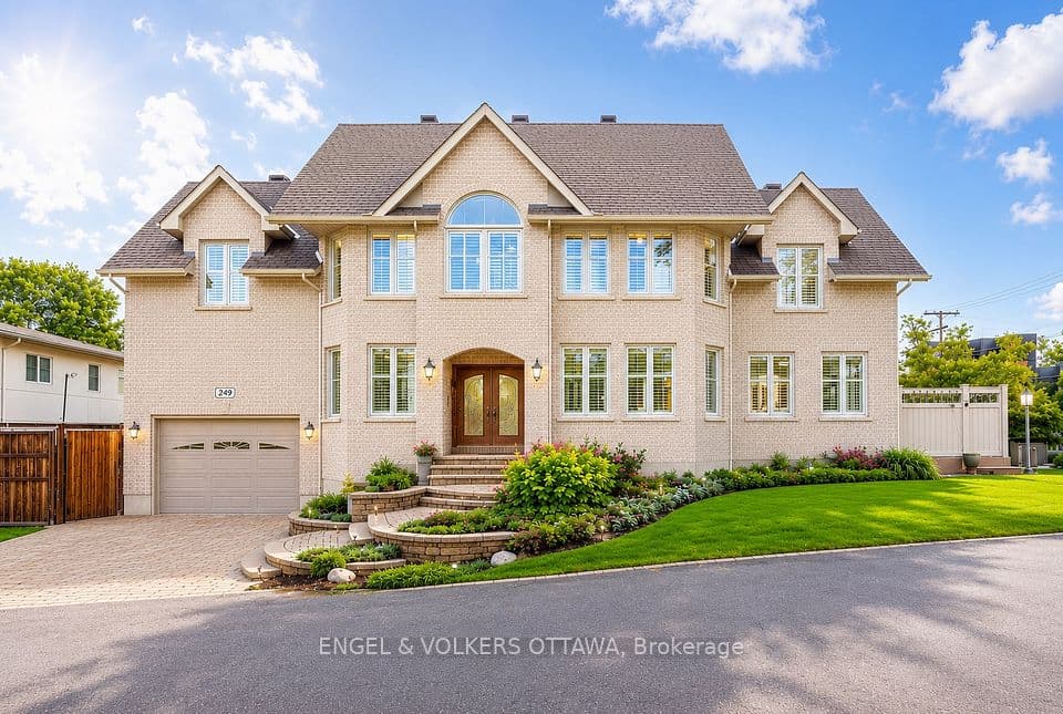 249 Atlantis Avenue, Carlingwood - Westboro and Area, ON K2A 1X9 – main photo