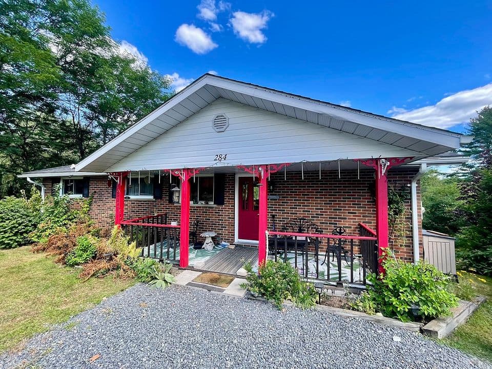 284 Lawrence Avenue, Huntsville, ON P1H 1R6 – main photo