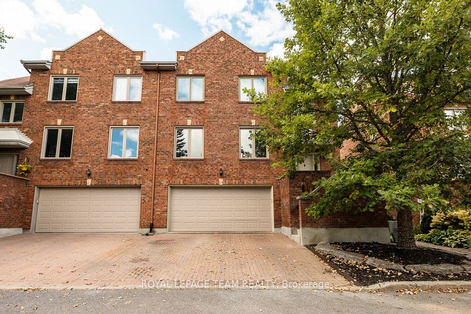 17 Catherwood Court, Kanata, ON K2K 2K1 – main photo