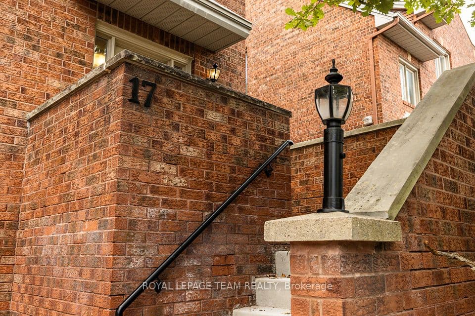 17 Catherwood Court, Kanata, ON K2K 2K1 – photo 2