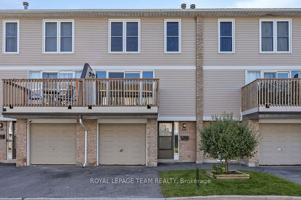 284 Dalehurst Drive D, Tanglewood - Grenfell Glen - Pineglen, ON K2G 4J5 – main photo