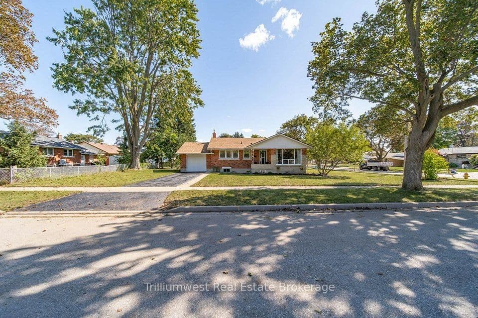 18 Maywood Road, Kitchener, ON N2C 2A3 – main photo