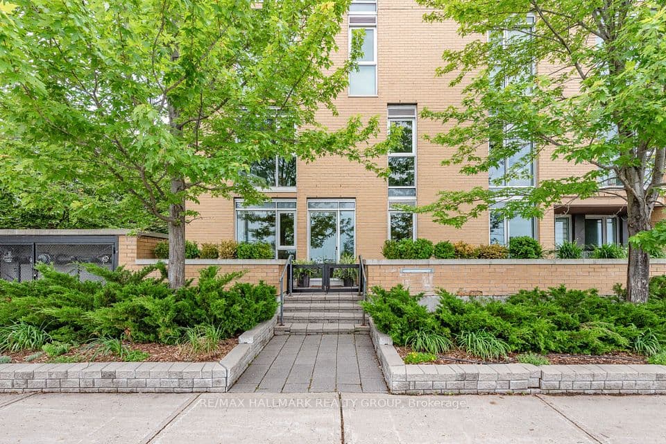 200 Lett Street 110, West Centre Town, ON K1R 0A7 – main photo