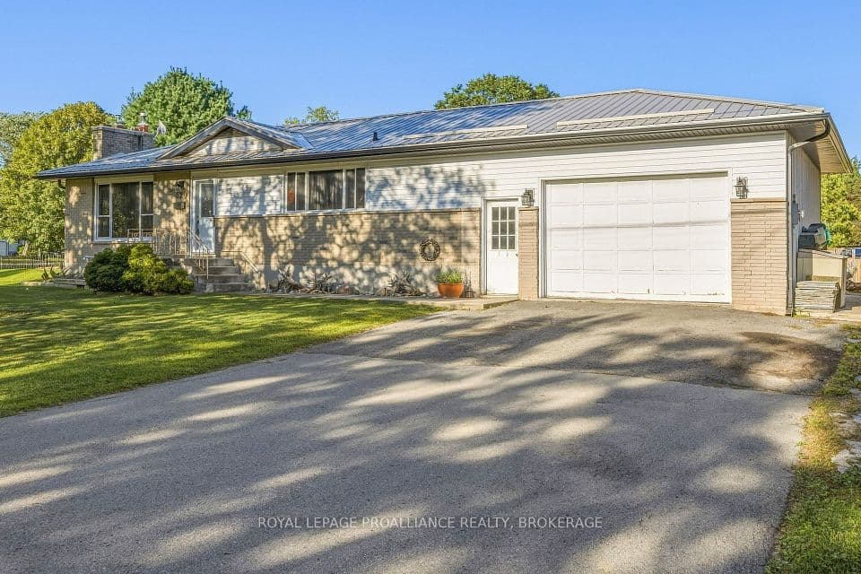 420 Maple Ridge Drive, Kingston, ON K7M 5P3 – main photo