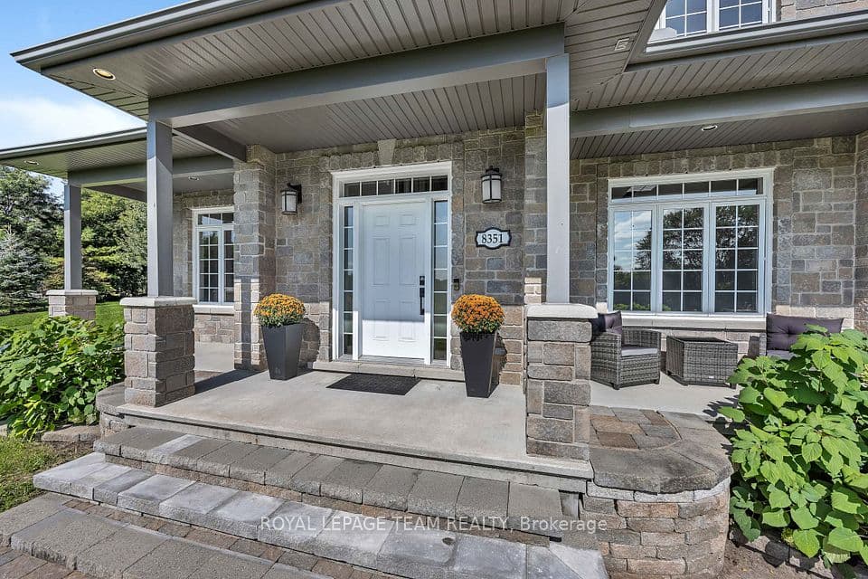 8351 Lourdes Way, Greely - Metcalfe - Osgoode - Vernon and Area, ON K0A 2P0 – photo 3