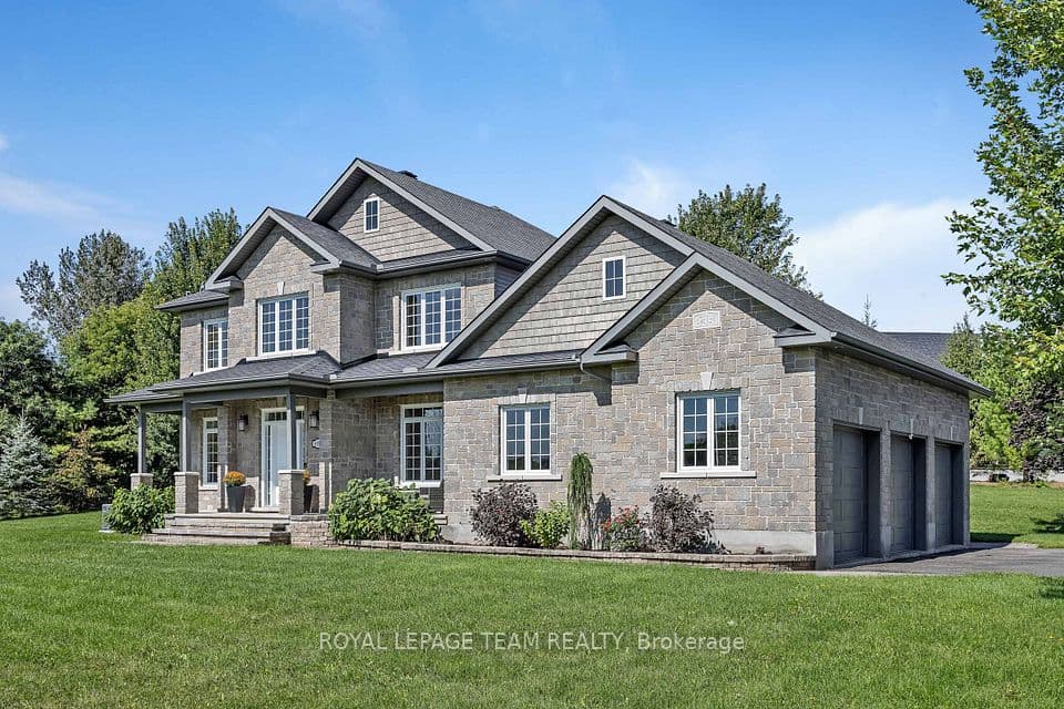 8351 Lourdes Way, Greely - Metcalfe - Osgoode - Vernon and Area, ON K0A 2P0 – main photo