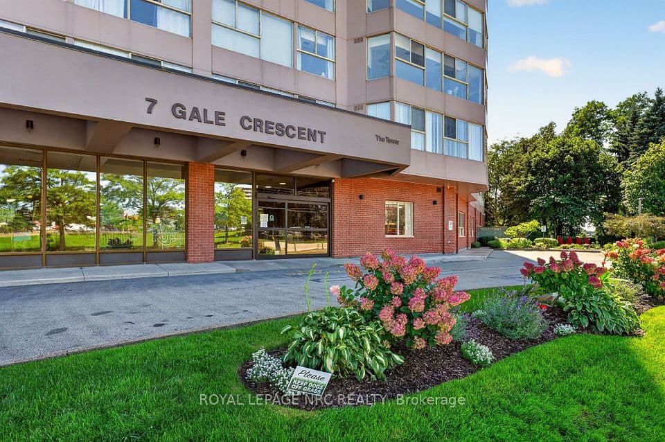 7 Gale Crescent 302, St. Catharines, ON L2R 7M8 – main photo