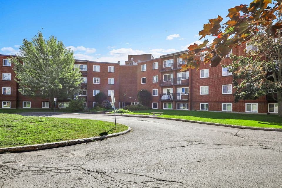 2044 Arrowsmith Drive 208C, Beacon Hill North - South and Area, ON K1J 7V8 – main photo