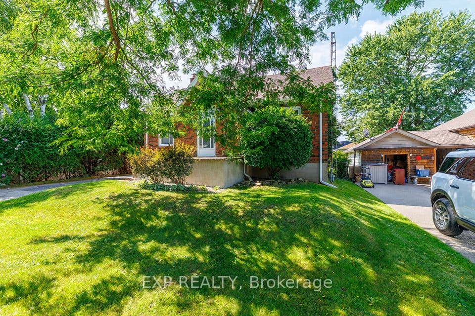 61 Marmora Street, St. Catharines, ON L2P 3C2 – photo 2