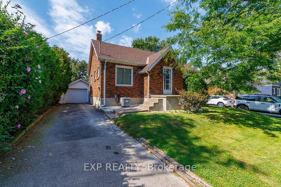 61 Marmora Street, St. Catharines, ON L2P 3C2 – main photo