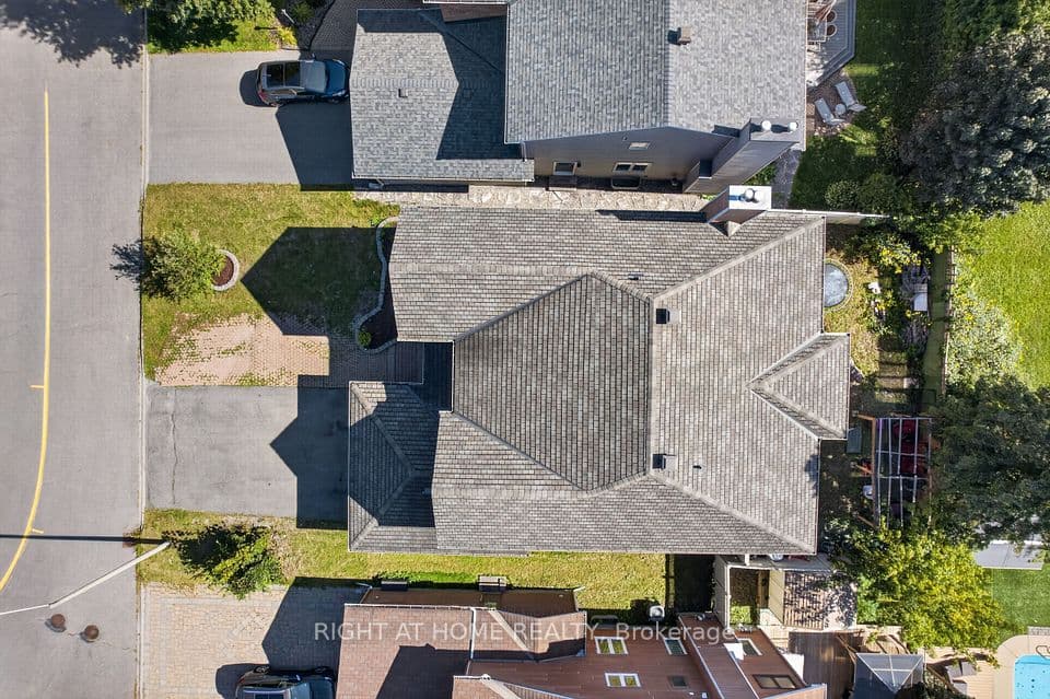 12 BASLAW Drive, Hunt Club - South Keys and Area, ON K1G 5J8 – photo 3