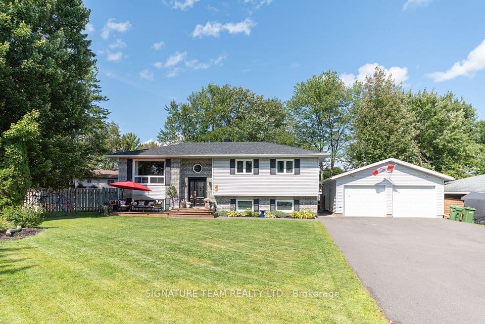 21 Lisa Crescent, Petawawa, ON K8H 2Z8 – main photo