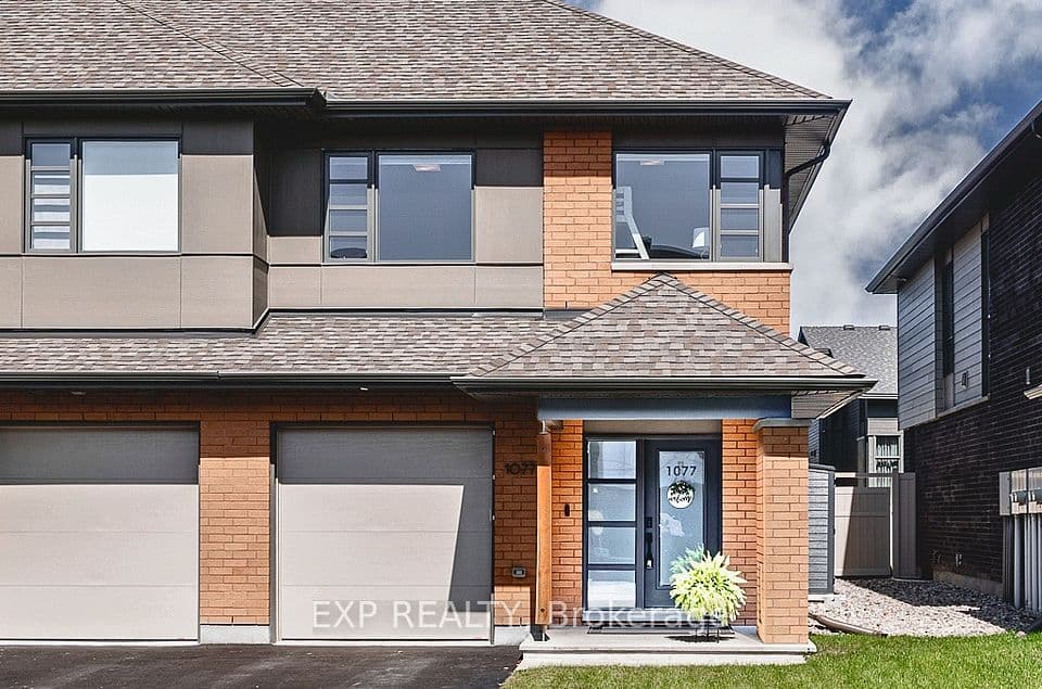 1077 Lunar Glow Crescent, Blossom Park - Airport and Area, ON K1Y 0N2 – main photo