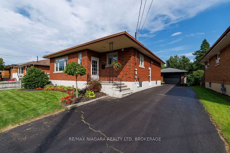 393 Wellington Street, Port Colborne, ON L3K 2K5 – main photo