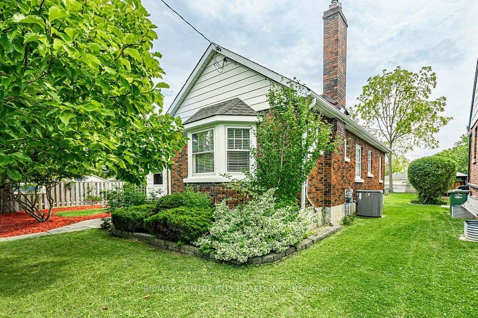 123 1/2 Myrtle Street, St. Thomas, ON N5R 2G2 – main photo