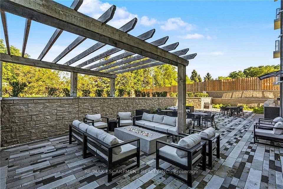 16 MARKLE Crescent 413, Hamilton, ON L9G 0H4 – photo 2