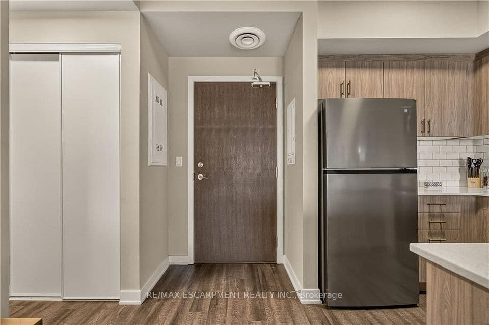 16 MARKLE Crescent 413, Hamilton, ON L9G 0H4 – photo 3
