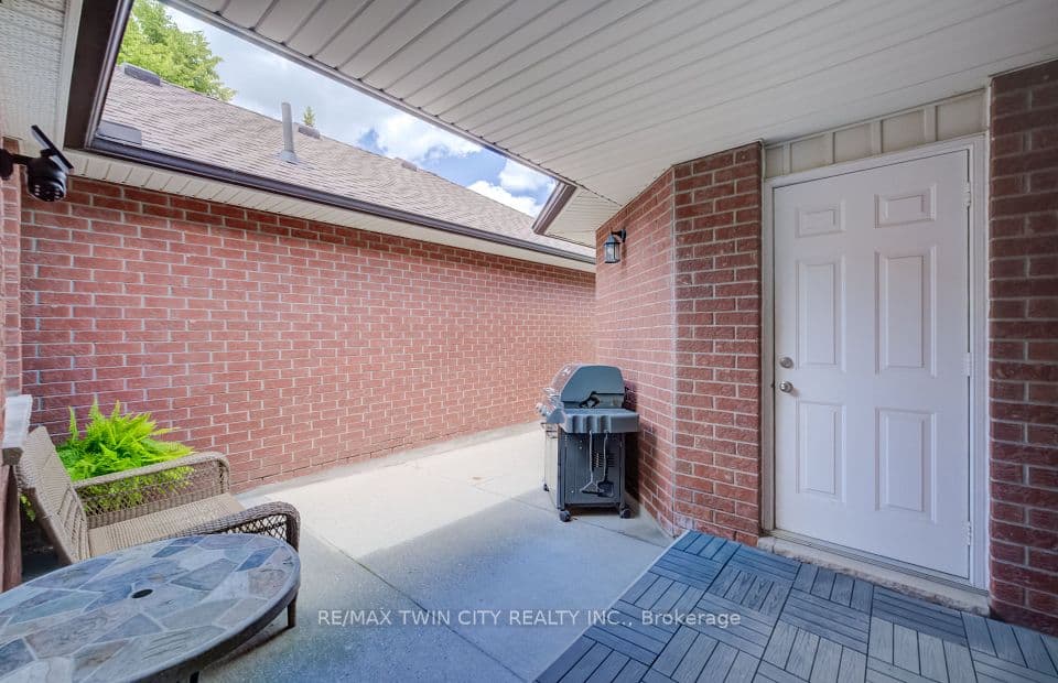 10 ISHERWOOD Avenue 18, Cambridge, ON N1R 8L5 – photo 3