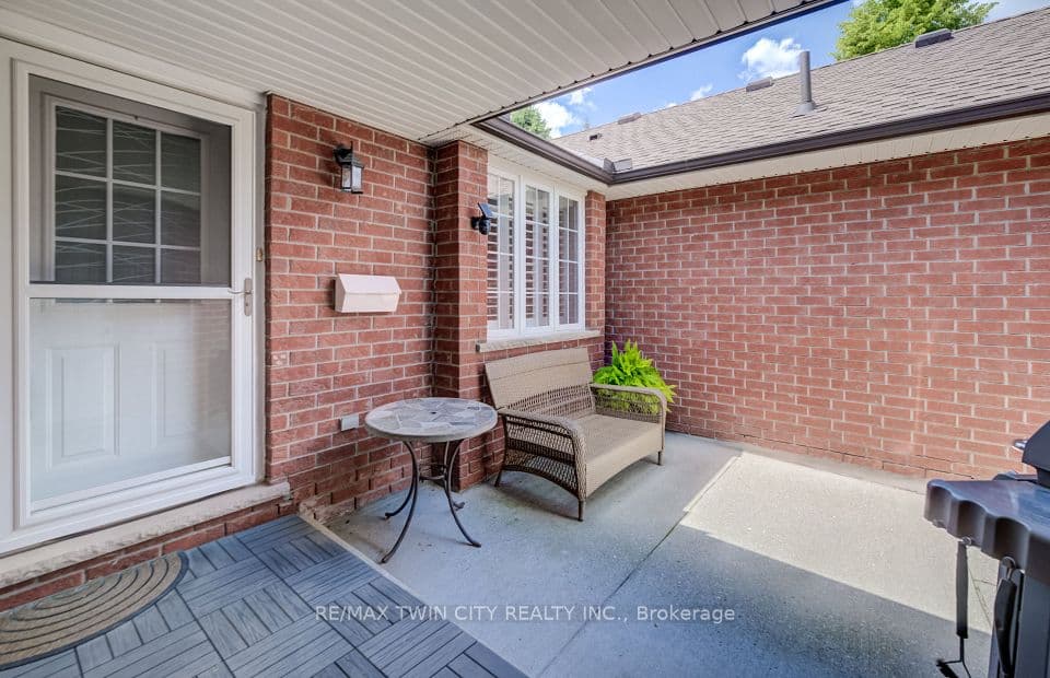 10 ISHERWOOD Avenue 18, Cambridge, ON N1R 8L5 – photo 2