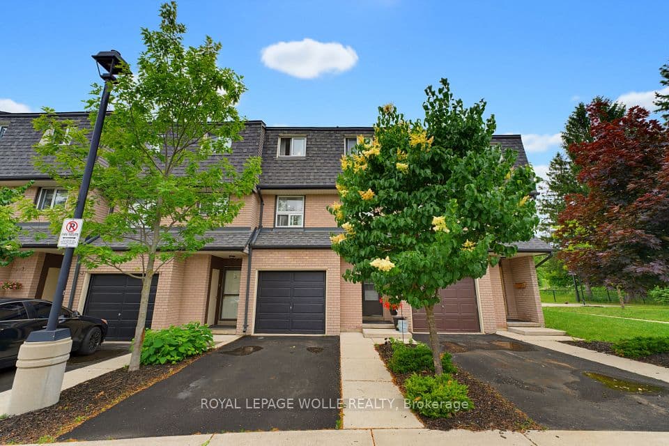 138 Blackhorne Drive 4, Kitchener, ON N2E 1Z3 – main photo