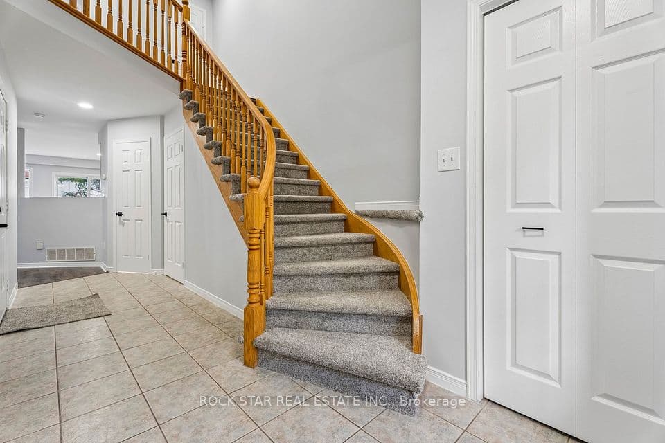 1860 Upper Gage Avenue 3, Hamilton, ON L8W 3Y6 – photo 2