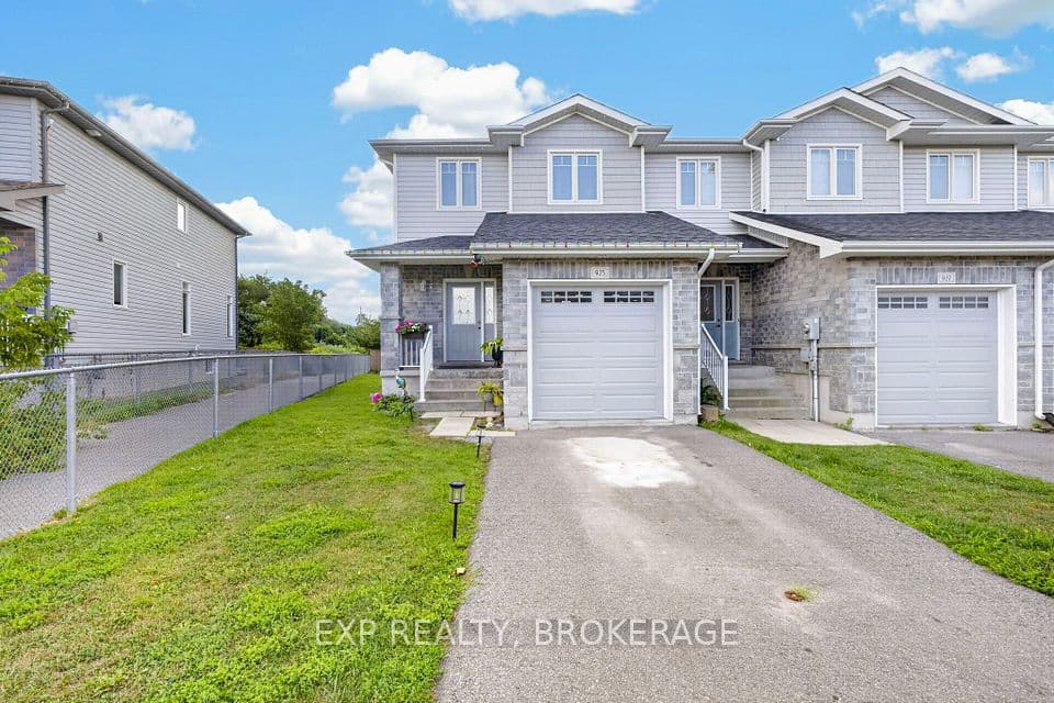 925 Blossom Street, Kingston, ON K7P 0N2 – main photo