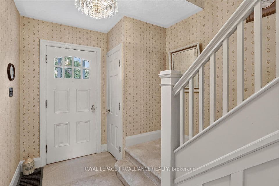 210 Aberdeen Avenue, Peterborough, ON K9H 4W8 – photo 3