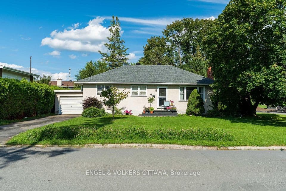 11 Hilliard Avenue, Cityview - Parkwoods Hills - Rideau Shore, ON K2E 6B8 – main photo