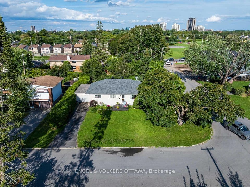 11 Hilliard Avenue, Cityview - Parkwoods Hills - Rideau Shore, ON K2E 6B8 – photo 2