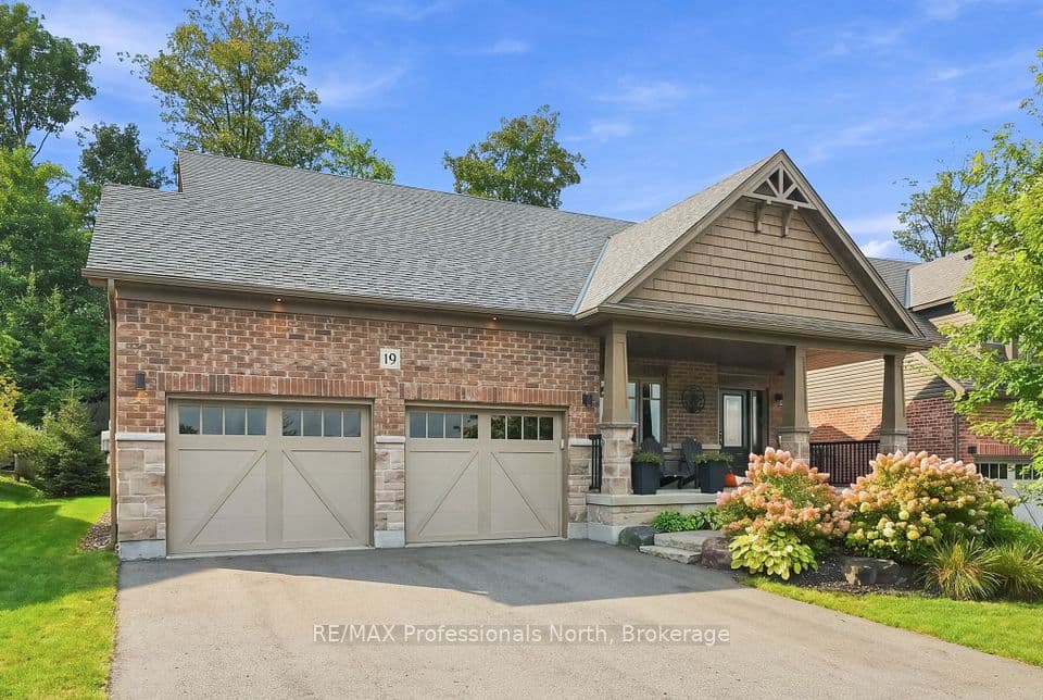 19 Selkirk Drive, Huntsville, ON P1H 0C5 – main photo