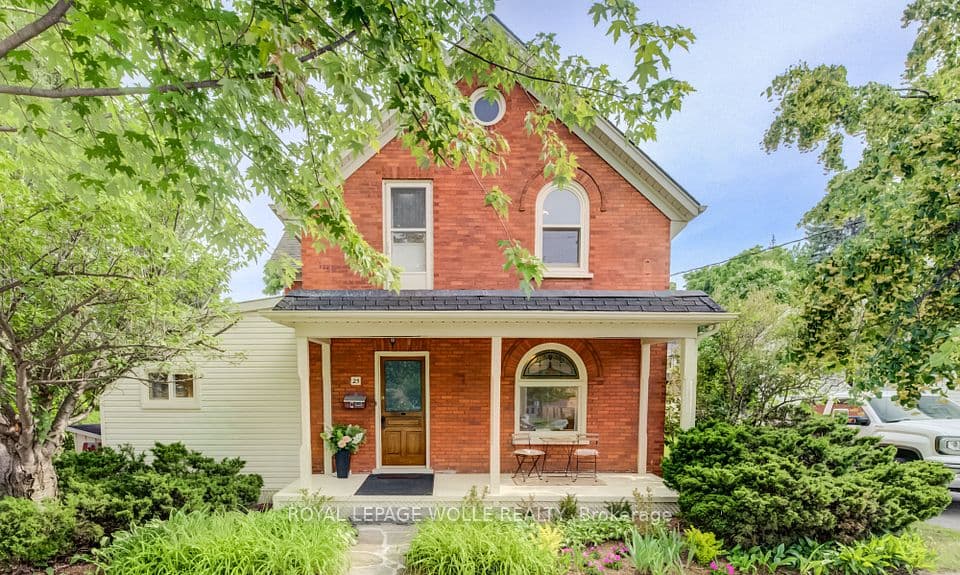 25 Central Street, Waterloo, ON N2L 3A5 – main photo
