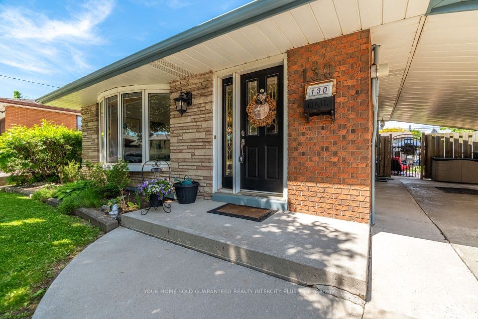 130 Burrwood Drive, Hamilton, ON L9C 3T2 – main photo