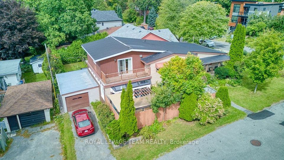 220 Ancaster Avenue, Woodroffe, ON K2B 5B3 – photo 2