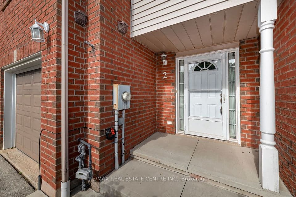 2 Walker Court, Grimsby, ON L3M 5J5 – photo 2