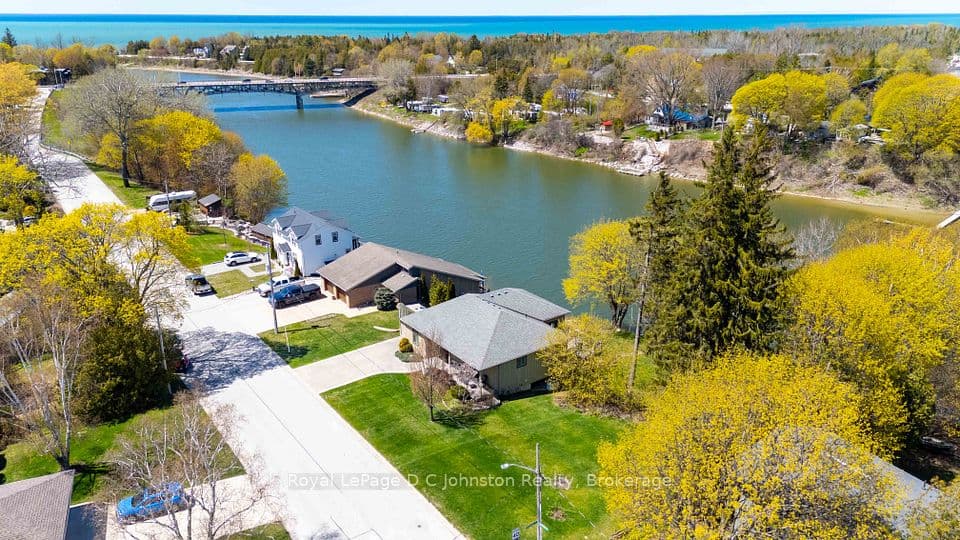 290 Saugeen Street, Saugeen Shores, ON N0H 2L0 – main photo