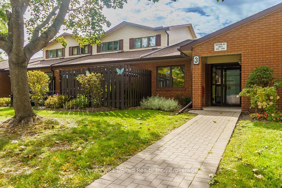 36 Champlain Crescent 15, Peterborough, ON K9L 1T1 – photo 2