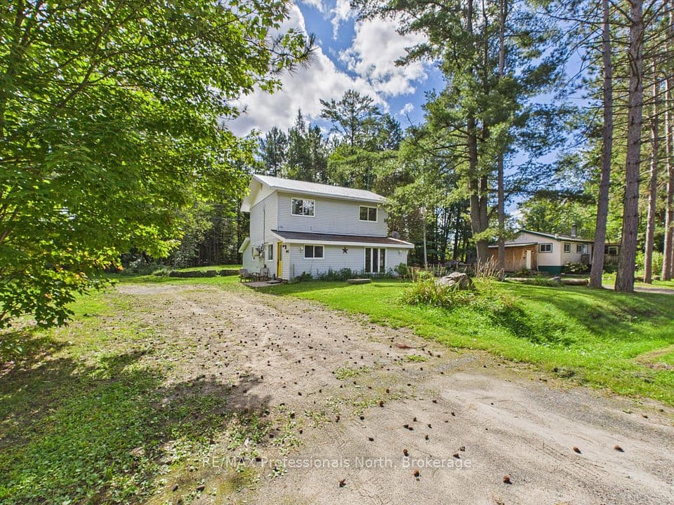 31 Hutcheson Beach Road E, Huntsville, ON P1H 1N4 – main photo
