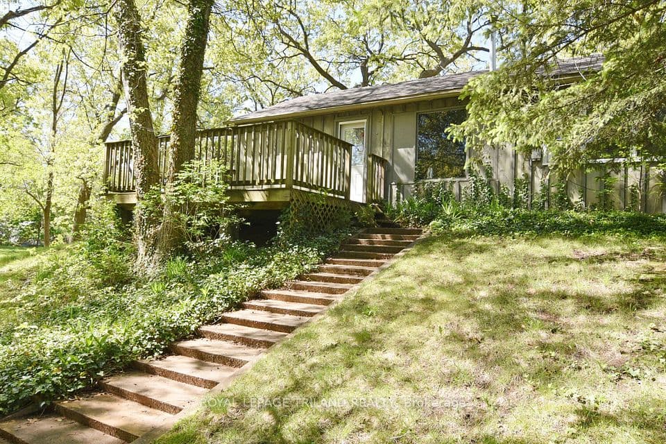 10111 Herbert Street, Lambton Shores, ON N0M 2L0 – main photo