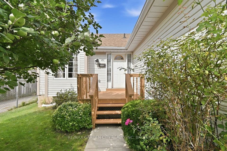 21 B Kelson Avenue N, Grimsby, ON L3M 4C6 – main photo