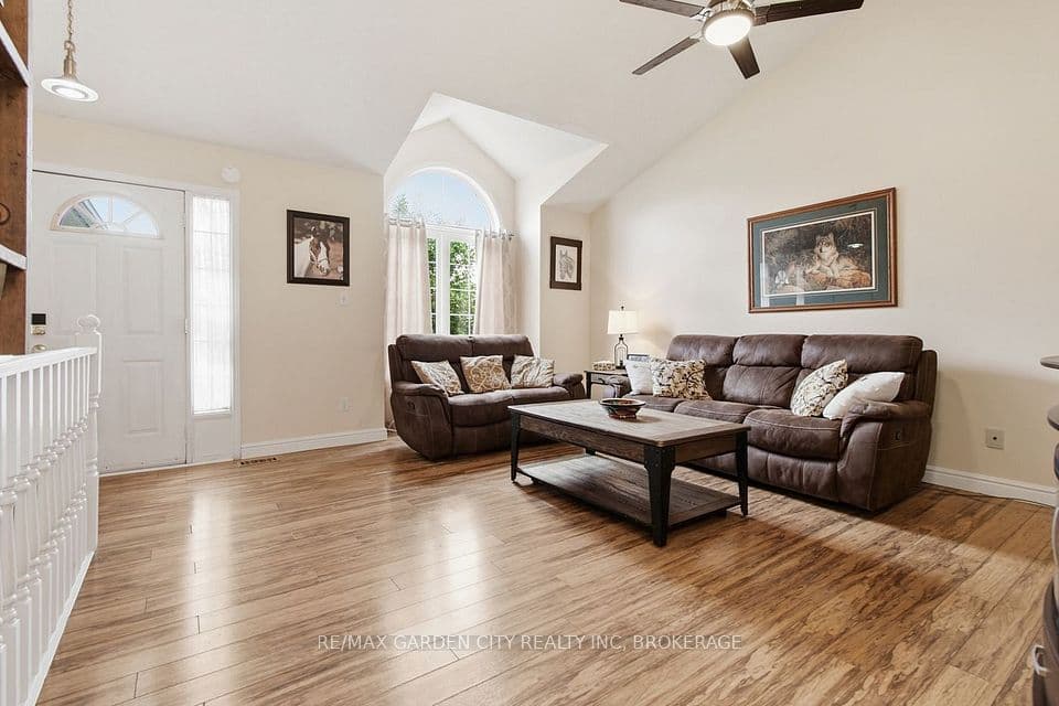 21 B Kelson Avenue N, Grimsby, ON L3M 4C6 – photo 3