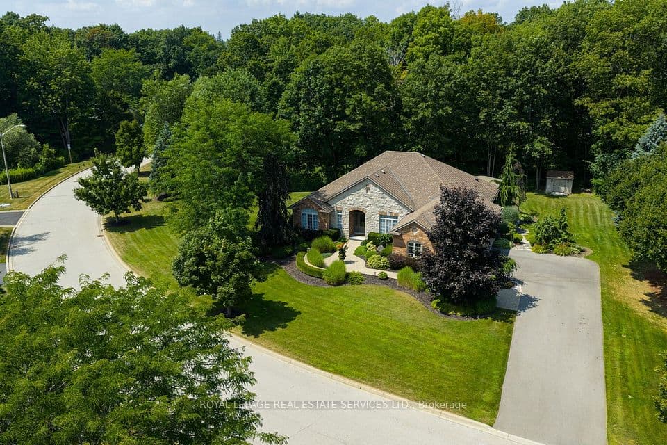 32 Parkshore Place, Hamilton, ON L0R 1H1 – main photo