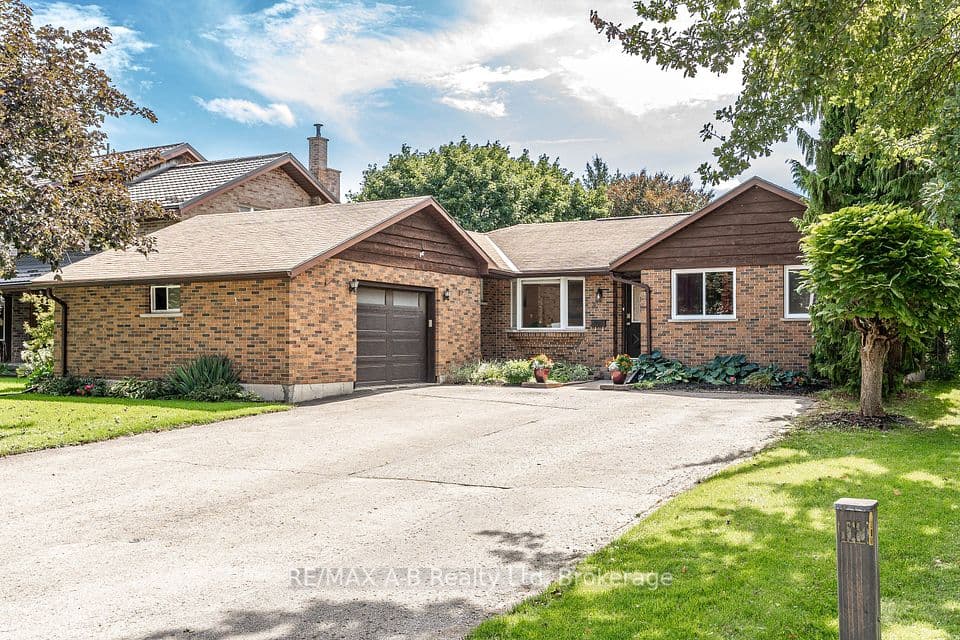 332 Widder Street E, St. Marys, ON N4X 1A6 – main photo