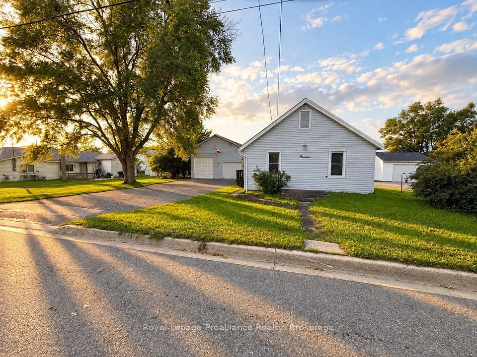 14 Pearl Street, Belleville, ON K8N 4X2 – photo 2