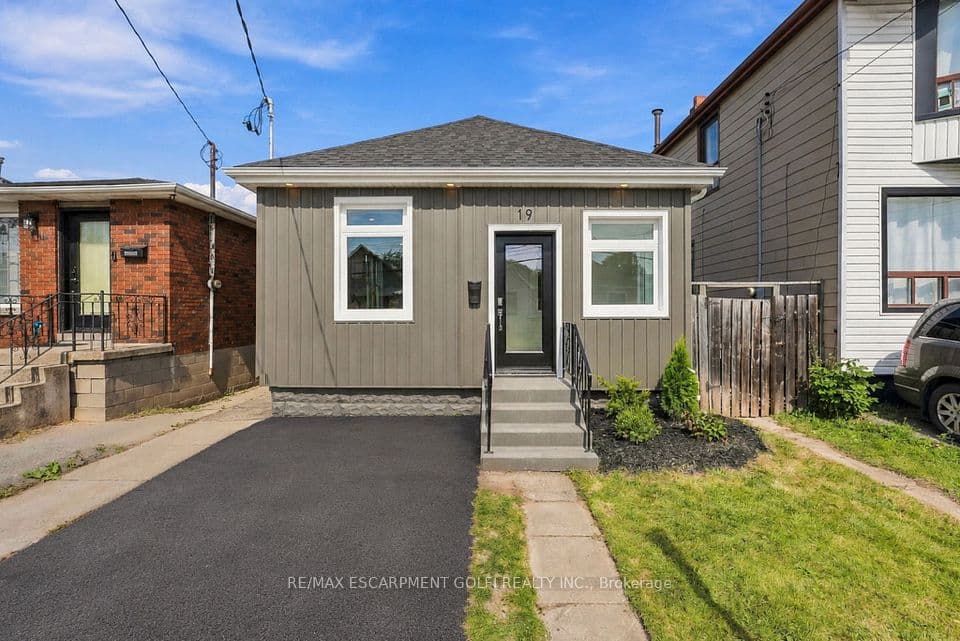 19 Vansitmart Avenue, Hamilton, ON L8H 3A2 – main photo