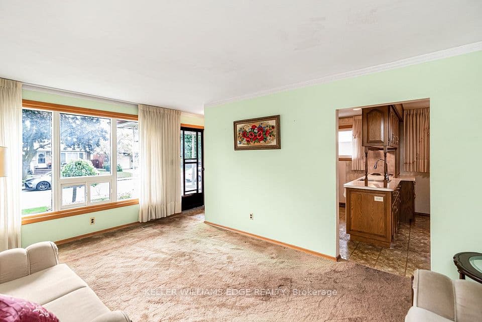 30 Goldfinch Road, Hamilton, ON L9A 3W7 – photo 3