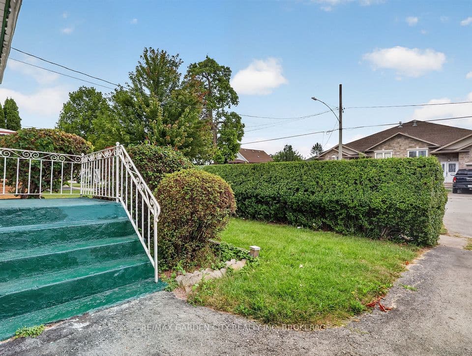 19 Cunningham Street, Thorold, ON L2V 3K6 – main photo