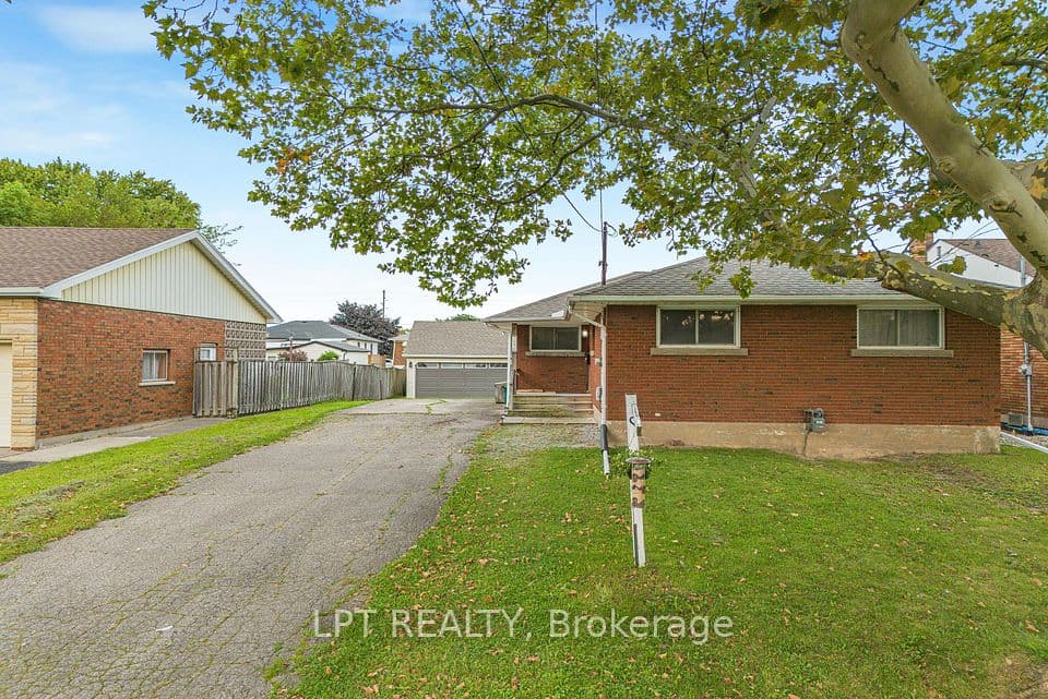 7156 Warden Avenue, Niagara Falls, ON L2G 5P8 – main photo